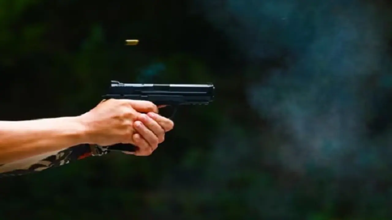 ಕೊಡಗು: ಗುಂಡು ಹೊಡೆದುಕೊಂಡು ಯುವಕ ಆತ್ಮಹತ್ಯೆ ಕೊಡಗು: ಗುಂಡು ಹೊಡೆದುಕೊಂಡು ಯುವಕ ಆತ್ಮಹತ್ಯೆ