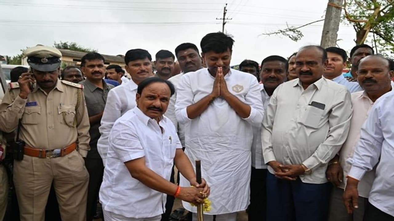 ಚಿತ್ರದುರ್ಗ: ಕೆಟ್ಟ ಮೇಲೆ ಬುದ್ದಿ ಬಂತು ಅನ್ನೋ ಹಾಗೆ ಅಭಿವೃದ್ಧಿಗೆ ಮುಂದಾದ ಸರ್ಕಾರ..! ಚಿತ್ರದುರ್ಗ: ಕೆಟ್ಟ ಮೇಲೆ ಬುದ್ದಿ ಬಂತು ಅನ್ನೋ ಹಾಗೆ ಅಭಿವೃದ್ಧಿಗೆ ಮುಂದಾದ ಸರ್ಕಾರ..!