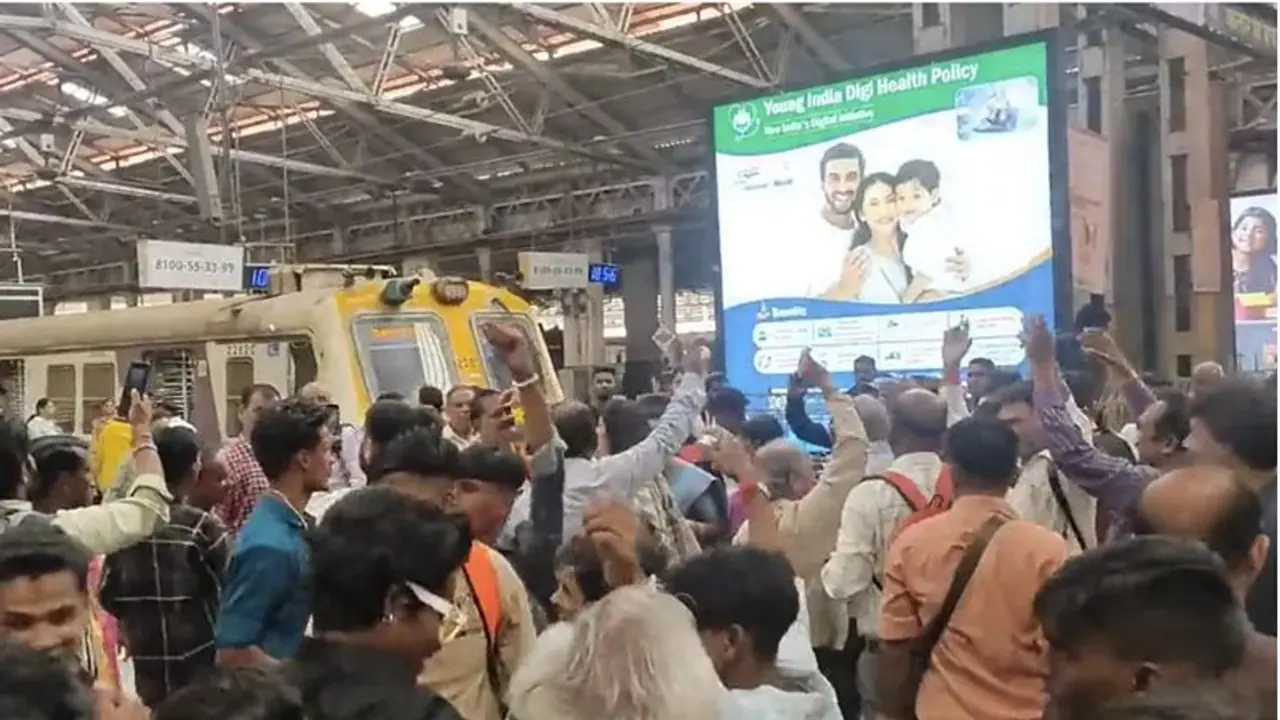WATCH: Heartwarming farewell celebration for dedicated Mumbai train motorman goes viral WATCH: Heartwarming farewell celebration for dedicated Mumbai train motorman goes viral