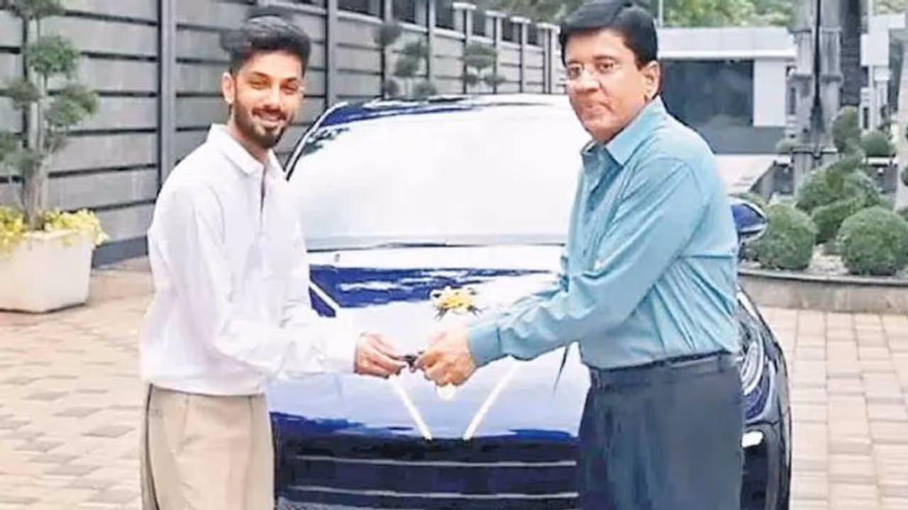 అనిరుధ్ కు జైలర్ ప్రొడ్యసర్ సర్ ప్రైజ్, లాభాలు పంచేస్తోన్న కళానిధి మారన్.. అనిరుధ్ కు జైలర్ ప్రొడ్యసర్ సర్ ప్రైజ్, లాభాలు పంచేస్తోన్న కళానిధి మారన్..