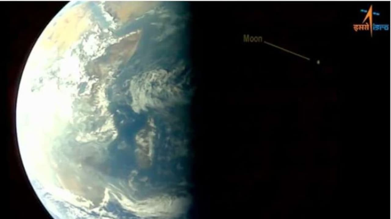 പോകുന്ന വഴിയിൽ സെൽഫിയെടുത്ത് ആദിത്യ എൽ 1; ഭൂമിയുടെയും ചന്ദ്രന്റെയും പുതിയ ചിത്രങ്ങള്‍ പുറത്തുവിട്ട് ഐഎസ്ആർഒ