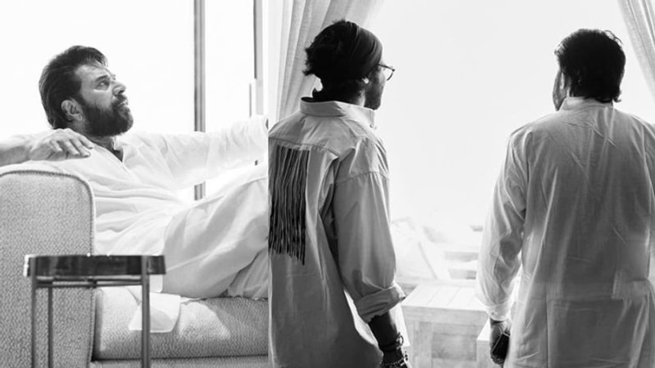 ഞാൻ ആകാൻ ആഗ്രഹിച്ച മനുഷ്യനും നടനും നിങ്ങളായിരുന്നു: വാപ്പച്ചിക്ക് ആശംസയുമായി ദുൽഖർ ഞാൻ ആകാൻ ആഗ്രഹിച്ച മനുഷ്യനും നടനും നിങ്ങളായിരുന്നു: വാപ്പച്ചിക്ക് ആശംസയുമായി ദുൽഖർ