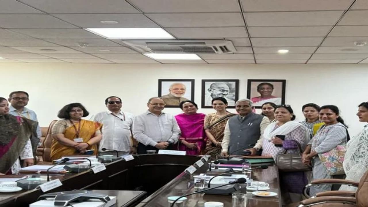 ఉమ్మడి పౌరసత్వానికి మద్దతు తెలిపిన ఆర్ఎస్ఎస్ మహిళా విభాగం.. ‘బహుభార్యత్వాన్ని నిషేధించాలి’ ఉమ్మడి పౌరసత్వానికి మద్దతు తెలిపిన ఆర్ఎస్ఎస్ మహిళా విభాగం.. ‘బహుభార్యత్వాన్ని నిషేధించాలి’