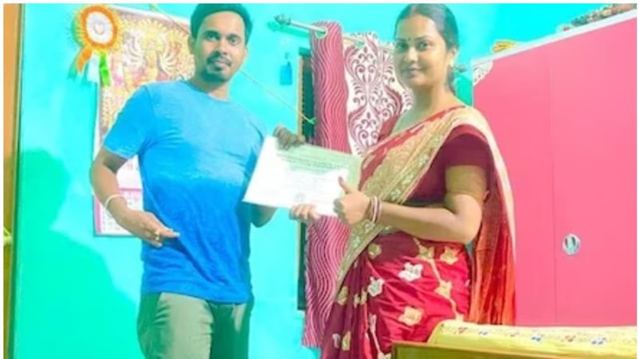 ആകാശത്തെ 'അമ്പിളി'യോളം പ്രണയം! ഭാര്യക്ക് ഇങ്ങനെയൊരു ജന്മദിന സമ്മാനം ആര് കൊടുക്കും, വാക്കുപാലിച്ച് യുവാവ് ആകാശത്തെ 'അമ്പിളി'യോളം പ്രണയം! ഭാര്യക്ക് ഇങ്ങനെയൊരു ജന്മദിന സമ്മാനം ആര് കൊടുക്കും, വാക്കുപാലിച്ച് യുവാവ്