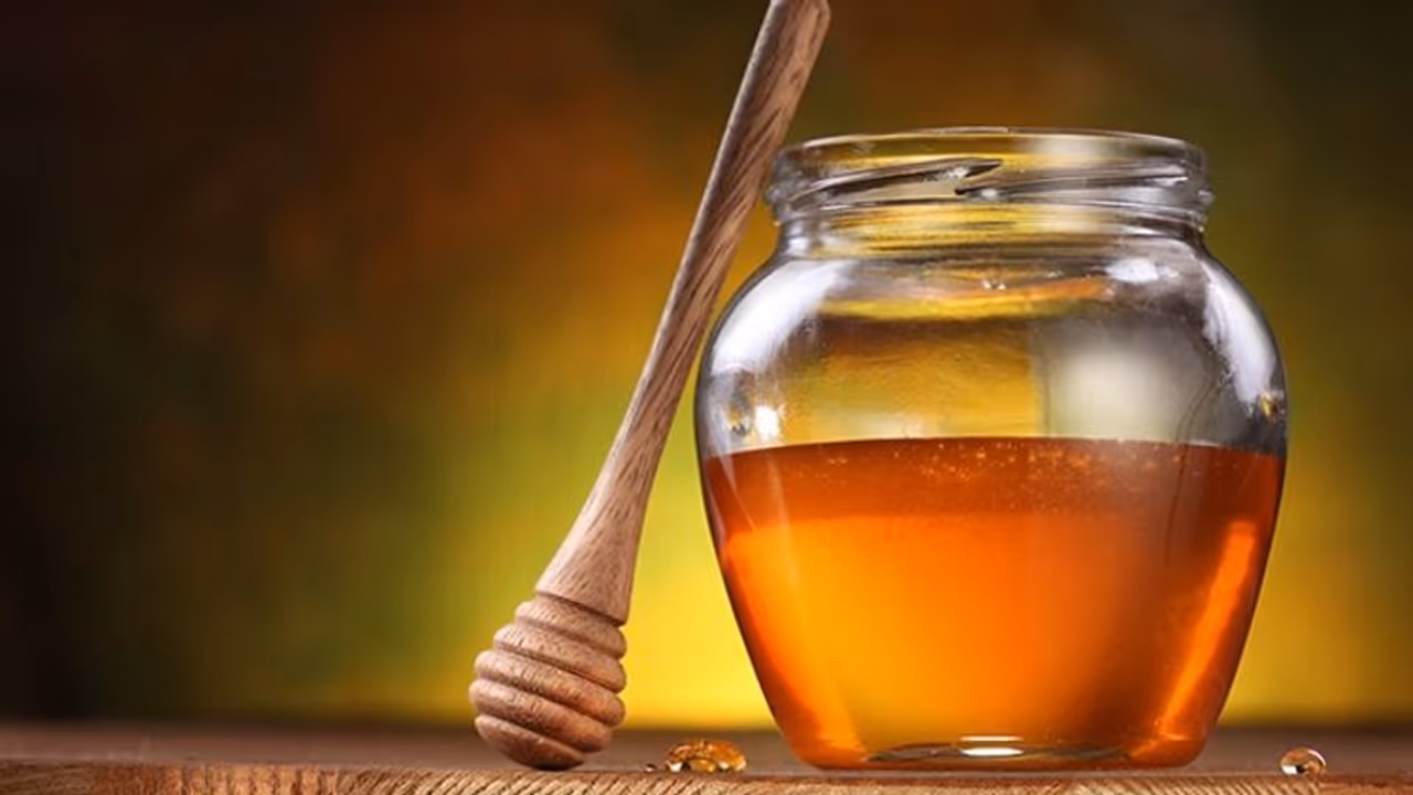 Exfoliation to Hydration: 5 Skin benefits of natural ingredient Honey Exfoliation to Hydration: 5 Skin benefits of natural ingredient Honey