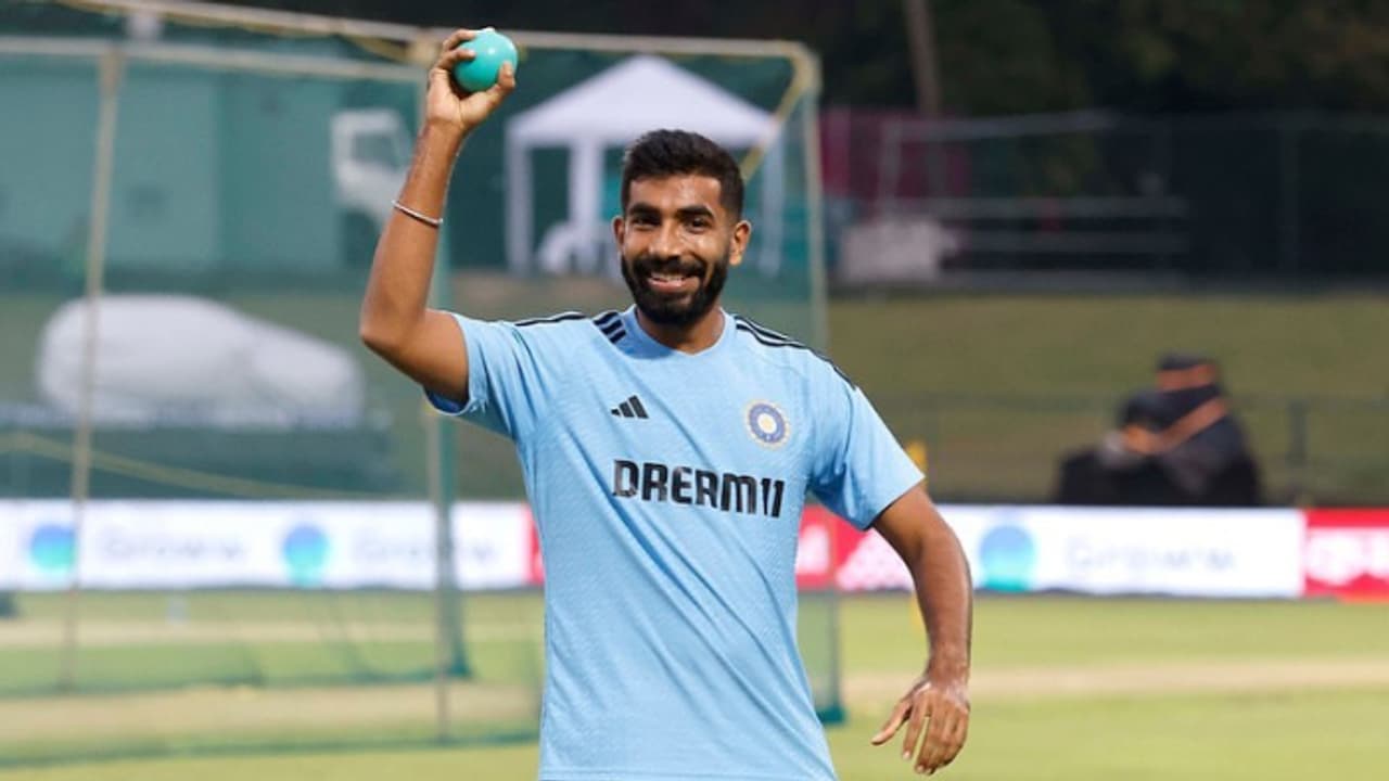 மகன் அங்கத் பும்ராவை பத்திரமாக பாத்துக்க சொல்லி விட்டு சூப்பர் 4 சுற்றுக்காக இந்திய அணியுடன் இணைந்த பும்ரா! மகன் அங்கத் பும்ராவை பத்திரமாக பாத்துக்க சொல்லி விட்டு சூப்பர் 4 சுற்றுக்காக இந்திய அணியுடன் இணைந்த பும்ரா!