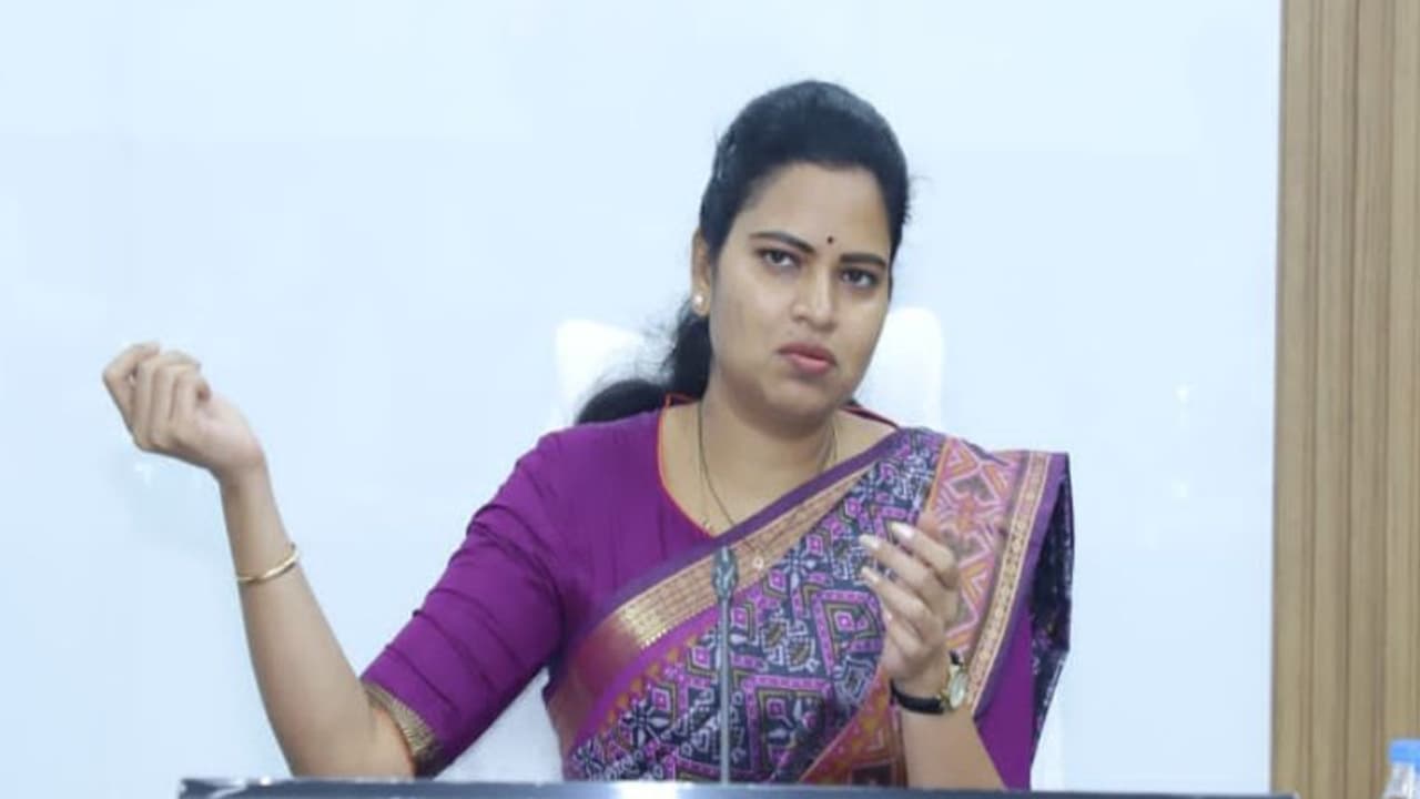 గుంటూరు వైసీపీలో వర్గవిభేదాలు.. విడదల రజినీ, పార్టీ కోఆర్డినేటర్లకు మధ్య వార్...