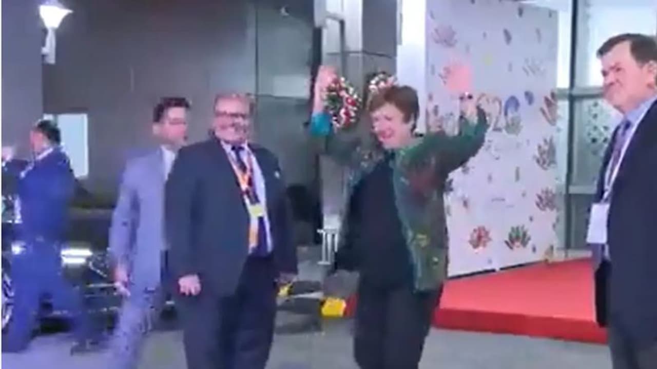 G20 Summit 2023: IMF Chief Kristalina Georgieva shakes a leg to Sambapuri beats at Delhi airport (WATCH) G20 Summit 2023: IMF Chief Kristalina Georgieva shakes a leg to Sambapuri beats at Delhi airport (WATCH)