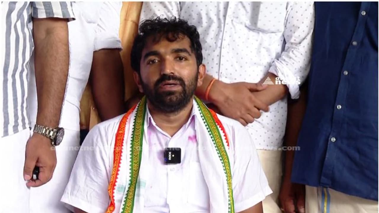 'പുതുപ്പള്ളിയിൽ എംഎൽഎ ഓഫീസ് ഉണ്ടാകുമോ, അച്ചു ഉമ്മൻ രാഷ്ട്രീയത്തിലേക്കിറങ്ങുമോ'; മറുപടിയുമായി ചാണ്ടി ഉമ്മൻ 'പുതുപ്പള്ളിയിൽ എംഎൽഎ ഓഫീസ് ഉണ്ടാകുമോ, അച്ചു ഉമ്മൻ രാഷ്ട്രീയത്തിലേക്കിറങ്ങുമോ'; മറുപടിയുമായി ചാണ്ടി ഉമ്മൻ