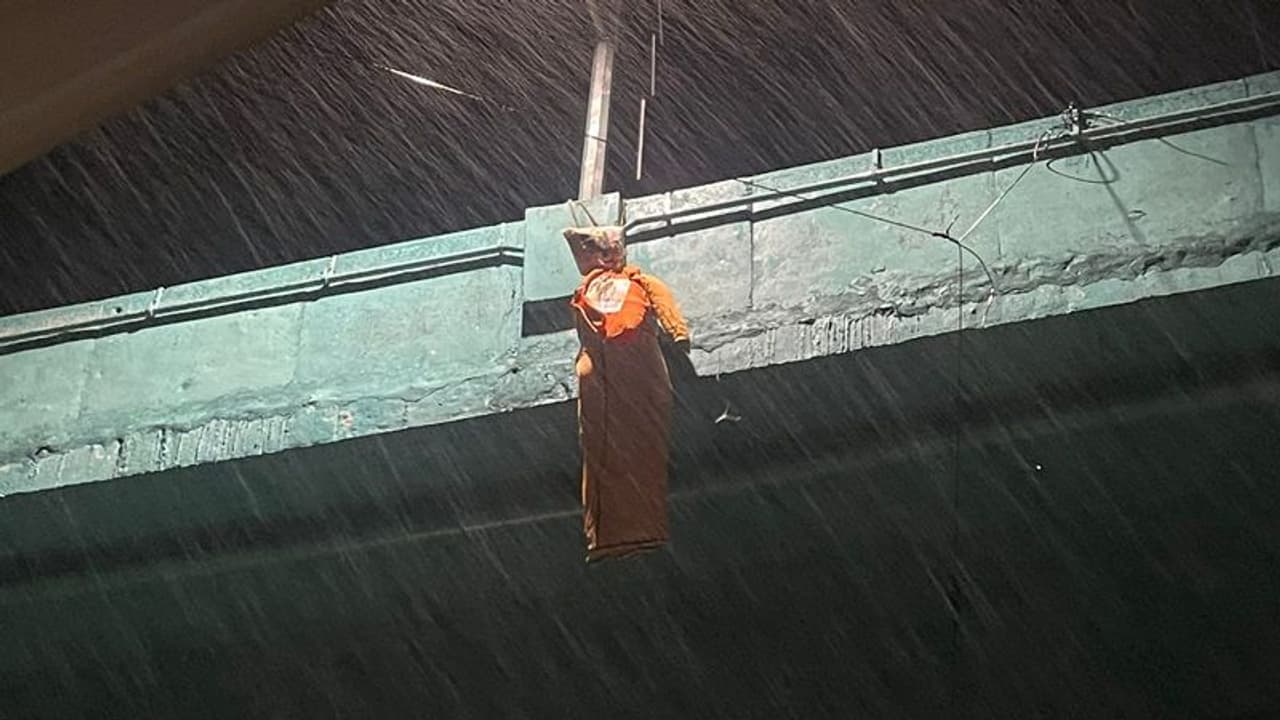 தெறி விஜய் பாணியில் உ.பி. சாமியாருக்கு எச்சரிக்கை விடுத்த மர்ம நபர்கள்; பொள்ளாச்சி அருகே பரபரப்பு