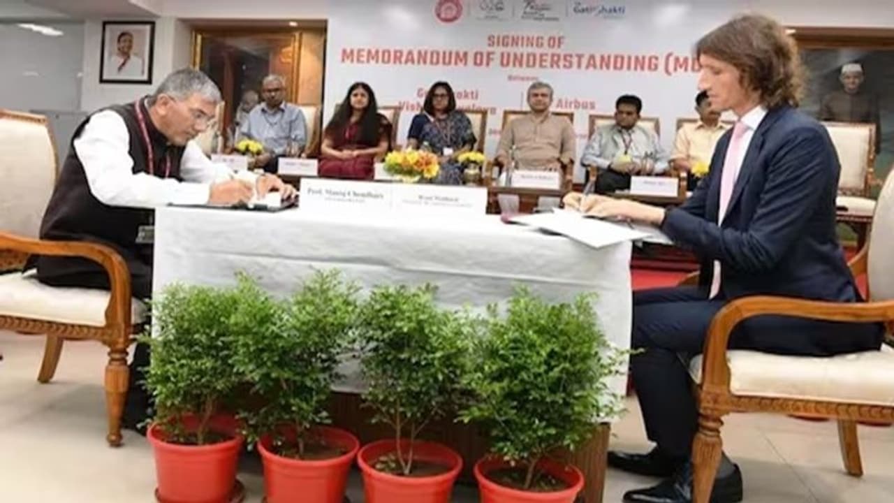 ஏர்பஸ் உடன் இந்திய ரயில்வே ஒப்பந்தம்: 15,000 பேருக்கு வேலைவாய்ப்பு! ஏர்பஸ் உடன் இந்திய ரயில்வே ஒப்பந்தம்: 15,000 பேருக்கு வேலைவாய்ப்பு!