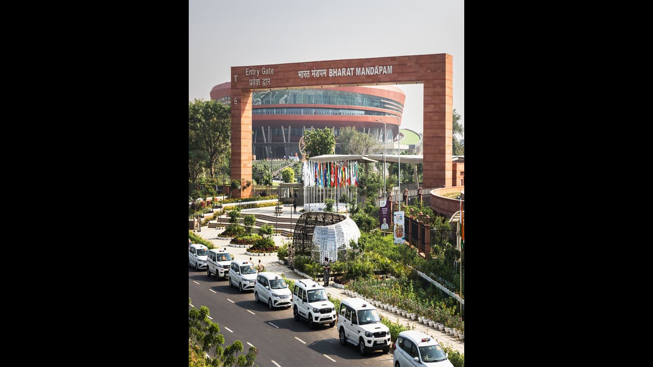 G20 Summit 2023 : ఇప్పటి వరకు భారత్కు చేరుకున్న దేశాధినేతలు, అతిథులు వీరే (వీడియో) G20 Summit 2023 : ఇప్పటి వరకు భారత్కు చేరుకున్న దేశాధినేతలు, అతిథులు వీరే (వీడియో)