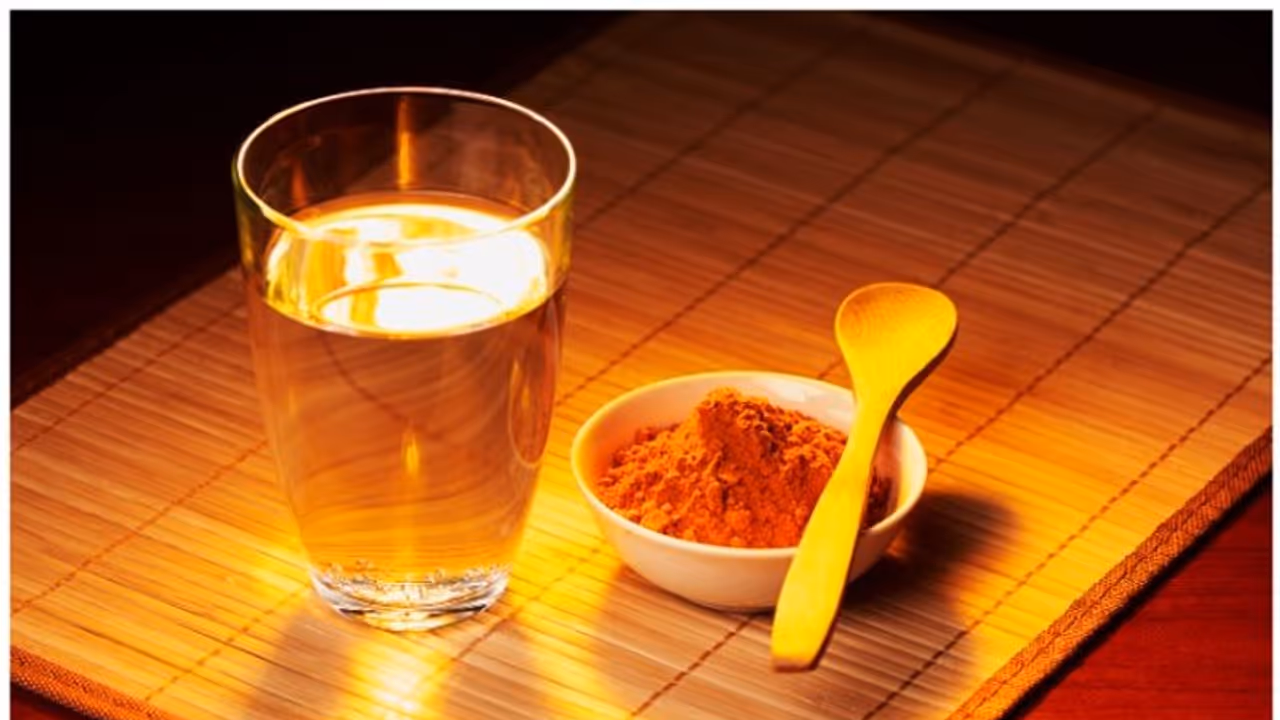 വെറുംവയറ്റില്‍ ചെറുചൂടുള്ള മഞ്ഞള്‍ വെള്ളം കുടിച്ചാല്‍...