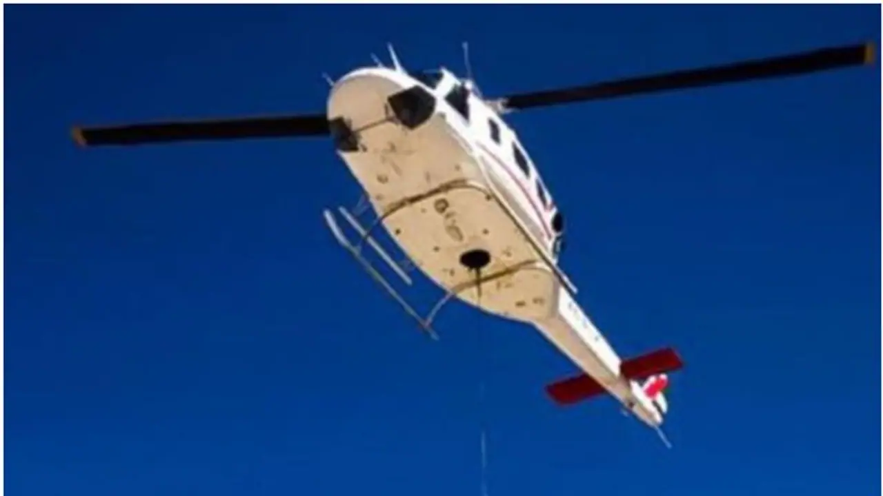 പറന്നുയര്ന്നതിന് പിന്നാലെ ഹെലികോപ്റ്റര് കടലില് തകര്ന്നുവീണു; പൈലറ്റുമാര്ക്കായി തെരച്ചില് പറന്നുയര്ന്നതിന് പിന്നാലെ ഹെലികോപ്റ്റര് കടലില് തകര്ന്നുവീണു; പൈലറ്റുമാര്ക്കായി തെരച്ചില്