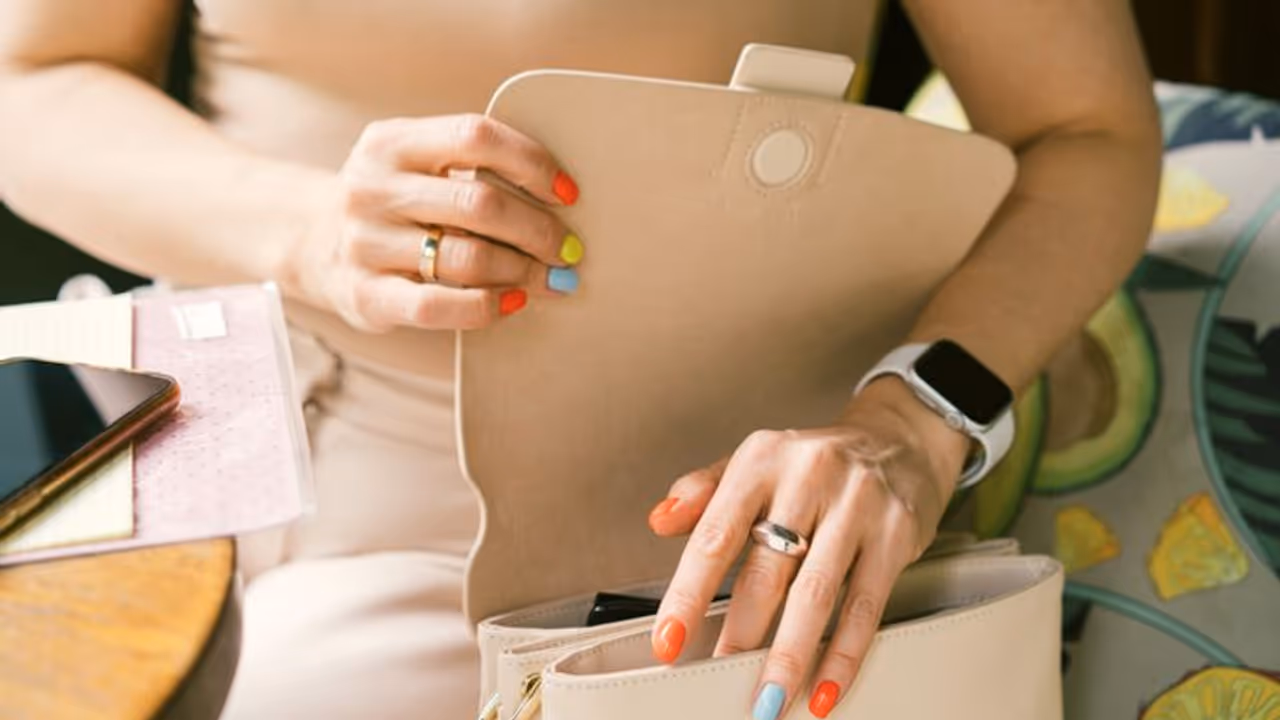 Handbag essentials: must have life savers for every woman Handbag essentials: must have life savers for every woman