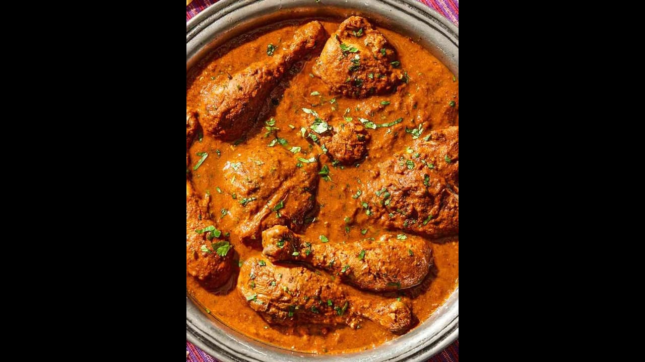 దావత్ ఎంత పని చేసింది.. చికెన్ ముక్క గొంతులో ఇరుక్కొని వ్యక్తి మృతి.. దావత్ ఎంత పని చేసింది.. చికెన్ ముక్క గొంతులో ఇరుక్కొని వ్యక్తి మృతి..