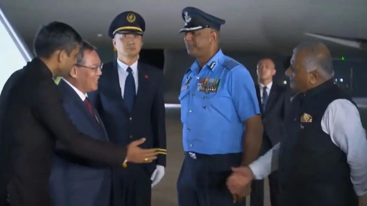 G20 Summit 2023: Chinese Premier Li Qiang arrives in New Delhi amid diplomatic challenges (WATCH) G20 Summit 2023: Chinese Premier Li Qiang arrives in New Delhi amid diplomatic challenges (WATCH)