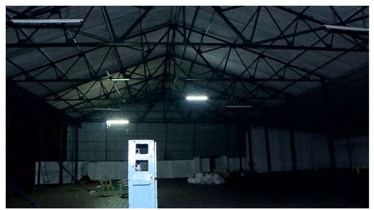 തുഷാർ വെള്ളാപ്പള്ളിയുടെ മകളുടെ വിവാഹ ചടങ്ങിനായി ഇട്ട പന്തൽ പൊളിക്കുന്നതിനിടെ ഷോക്കേറ്റ് മൂന്നുപേർ മരിച്ചു