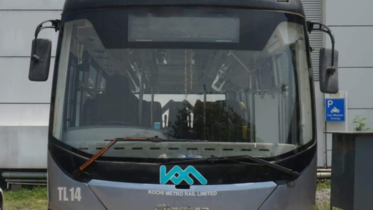 വലിയ ലക്ഷ്യത്തിലേക്കുള്ള ആ പരീക്ഷണം വിജയം; യാത്ര എളുപ്പമാക്കാൻ ഫീഡർ സർവീസുകൾ തുടങ്ങി, റൂട്ടുകൾ ഇങ്ങനെ വലിയ ലക്ഷ്യത്തിലേക്കുള്ള ആ പരീക്ഷണം വിജയം; യാത്ര എളുപ്പമാക്കാൻ ഫീഡർ സർവീസുകൾ തുടങ്ങി, റൂട്ടുകൾ ഇങ്ങനെ