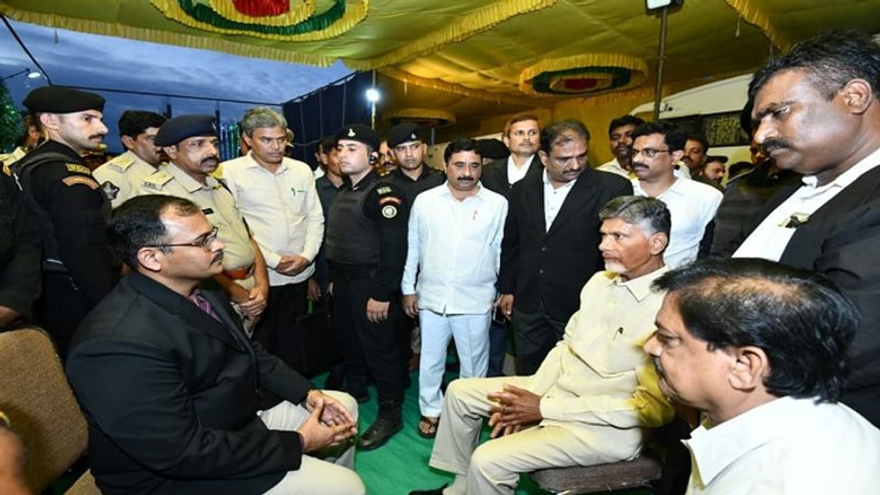 నంద్యాలలో చంద్రబాబు నాయుడు అరెస్ట్ .. విజయవాడకు తరలింపు...(వీడియో)