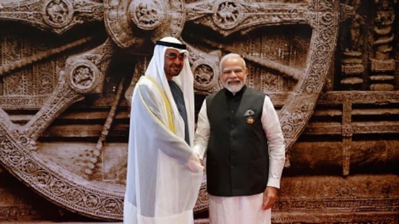 ജി20 ഉച്ചകോടിക്ക് ദില്ലിയിൽ പ്രൗഢ തുടക്കം; ലോക നേതാക്കളെ ഇന്ത്യന് തനിമയോടെ സ്വീകരിച്ച് പ്രധാനമന്ത്രി ജി20 ഉച്ചകോടിക്ക് ദില്ലിയിൽ പ്രൗഢ തുടക്കം; ലോക നേതാക്കളെ ഇന്ത്യന് തനിമയോടെ സ്വീകരിച്ച് പ്രധാനമന്ത്രി