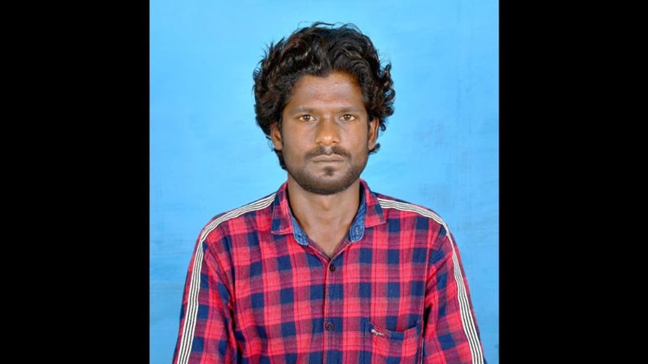 திருந்தீட்டா மட்டும் விட்ருவோமா? 4 ஆண்டுகளுக்கு பின் பிரபல ரௌடி வெட்டி படுகொலை; பழிக்கு பழியாக 3வது கொலை திருந்தீட்டா மட்டும் விட்ருவோமா? 4 ஆண்டுகளுக்கு பின் பிரபல ரௌடி வெட்டி படுகொலை; பழிக்கு பழியாக 3வது கொலை