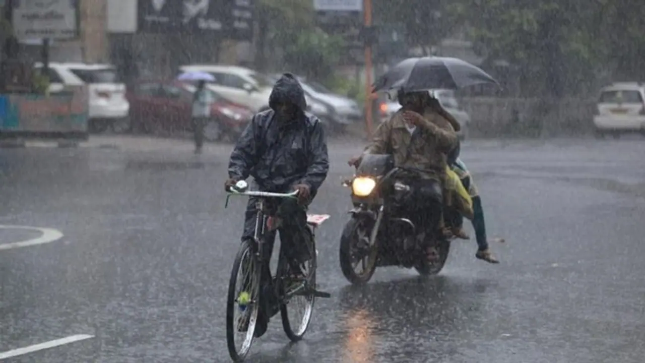 Tamilnadu Heavy Rain:இன்றும் நாளையும் நீலகிரி, கோவைக்கு ஆரஞ்சு அலர்ட்! இந்த 6 மாவட்டங்களில் கனமழை எச்சரிக்கை! Tamilnadu Heavy Rain:இன்றும் நாளையும் நீலகிரி, கோவைக்கு ஆரஞ்சு அலர்ட்! இந்த 6 மாவட்டங்களில் கனமழை எச்சரிக்கை!
