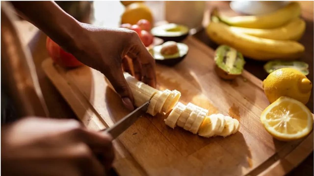 പൊട്ടാസ്യത്തിന്റെ കുറവുണ്ടോ? ഡയറ്റില് ഉള്പ്പെടുത്താം ഈ പത്ത് ഭക്ഷണങ്ങള്... പൊട്ടാസ്യത്തിന്റെ കുറവുണ്ടോ? ഡയറ്റില് ഉള്പ്പെടുത്താം ഈ പത്ത് ഭക്ഷണങ്ങള്...