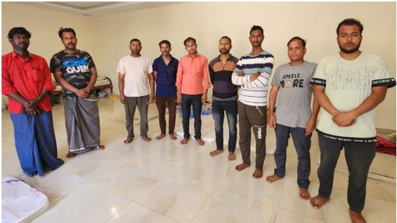 തൊഴിൽ ചൂഷണ പരാതി കൊടുത്ത് പ്രവാസികള്; വൈദ്യുതിയും വെള്ളവും നിഷേധിച്ചു പ്രതികാര നടപടി തൊഴിൽ ചൂഷണ പരാതി കൊടുത്ത് പ്രവാസികള്; വൈദ്യുതിയും വെള്ളവും നിഷേധിച്ചു പ്രതികാര നടപടി