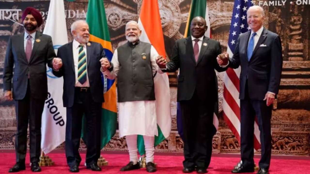 IECC EC : இந்தியா உள்பட பல நாடுகள்.. ஜி20 மாநாட்டில் கையெழுத்தான புரிந்துணர்வு ஒப்பந்தம் முழு விவரம் IECC EC : இந்தியா உள்பட பல நாடுகள்.. ஜி20 மாநாட்டில் கையெழுத்தான புரிந்துணர்வு ஒப்பந்தம் முழு விவரம்