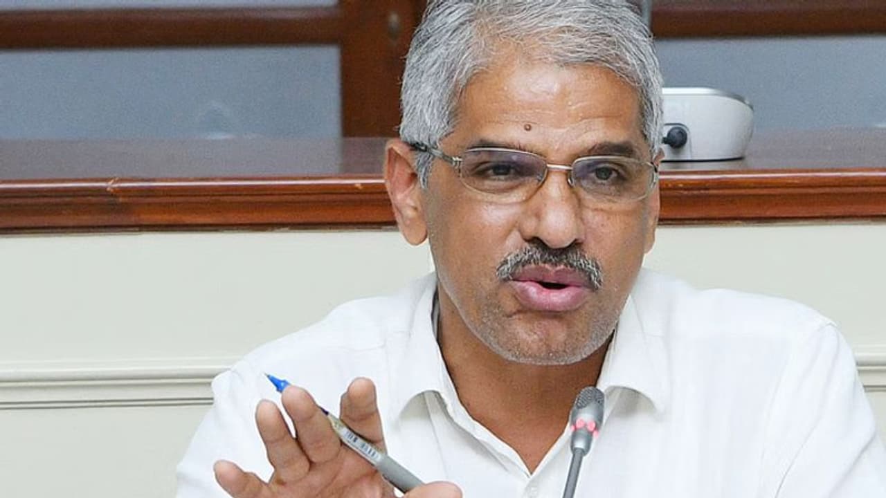 தமிழக அரசின் தலைமைச் செயலாளர் சிவ்தாஸ் மீனா திடீர் மாற்றம்! அடுத்து வருபவர் யார்?