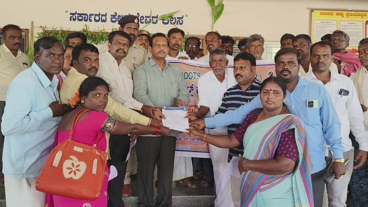 ಜೀತದಾಳುಗಳ ಬಿಡುಗಡೆ ಪತ್ರ ನೀಡಿ ಪುನರ್ವಸತಿ ಕಲ್ಪಿಸಿ: ಸಾವಿತ್ರಮ್ಮ ಜೀತದಾಳುಗಳ ಬಿಡುಗಡೆ ಪತ್ರ ನೀಡಿ ಪುನರ್ವಸತಿ ಕಲ್ಪಿಸಿ: ಸಾವಿತ್ರಮ್ಮ