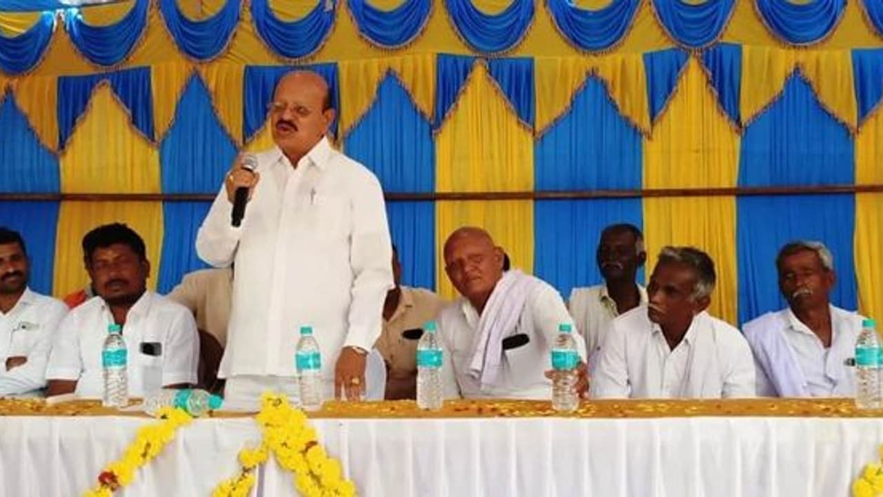 ಕಟ್ಟಕಡೆಯ ವ್ಯಕ್ತಿಗೂ ಸರ್ಕಾರದ ಸವಲತ್ತು ತಲುಪಬೇಕು: ಟಿ.ಬಿ.ಜಯಚಂದ್ರ ಕಟ್ಟಕಡೆಯ ವ್ಯಕ್ತಿಗೂ ಸರ್ಕಾರದ ಸವಲತ್ತು ತಲುಪಬೇಕು: ಟಿ.ಬಿ.ಜಯಚಂದ್ರ