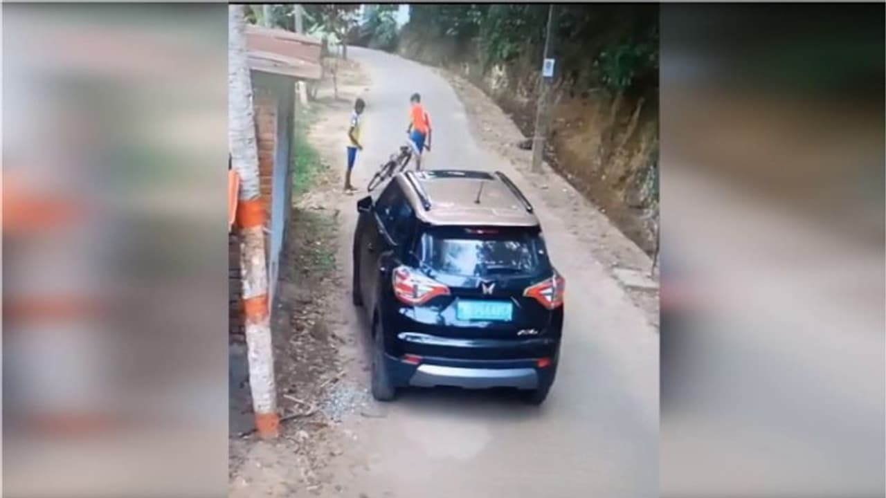 കാട്ടാക്കടയിൽ 10ാം ക്ലാസുകാരൻ കാറിടിച്ച് മരിച്ചതില് കൊലപാതകക്കുറ്റം ചുമത്തും,പ്രതി ഒളിവില്,അന്വേഷണം ഊര്ജിതം കാട്ടാക്കടയിൽ 10ാം ക്ലാസുകാരൻ കാറിടിച്ച് മരിച്ചതില് കൊലപാതകക്കുറ്റം ചുമത്തും,പ്രതി ഒളിവില്,അന്വേഷണം ഊര്ജിതം