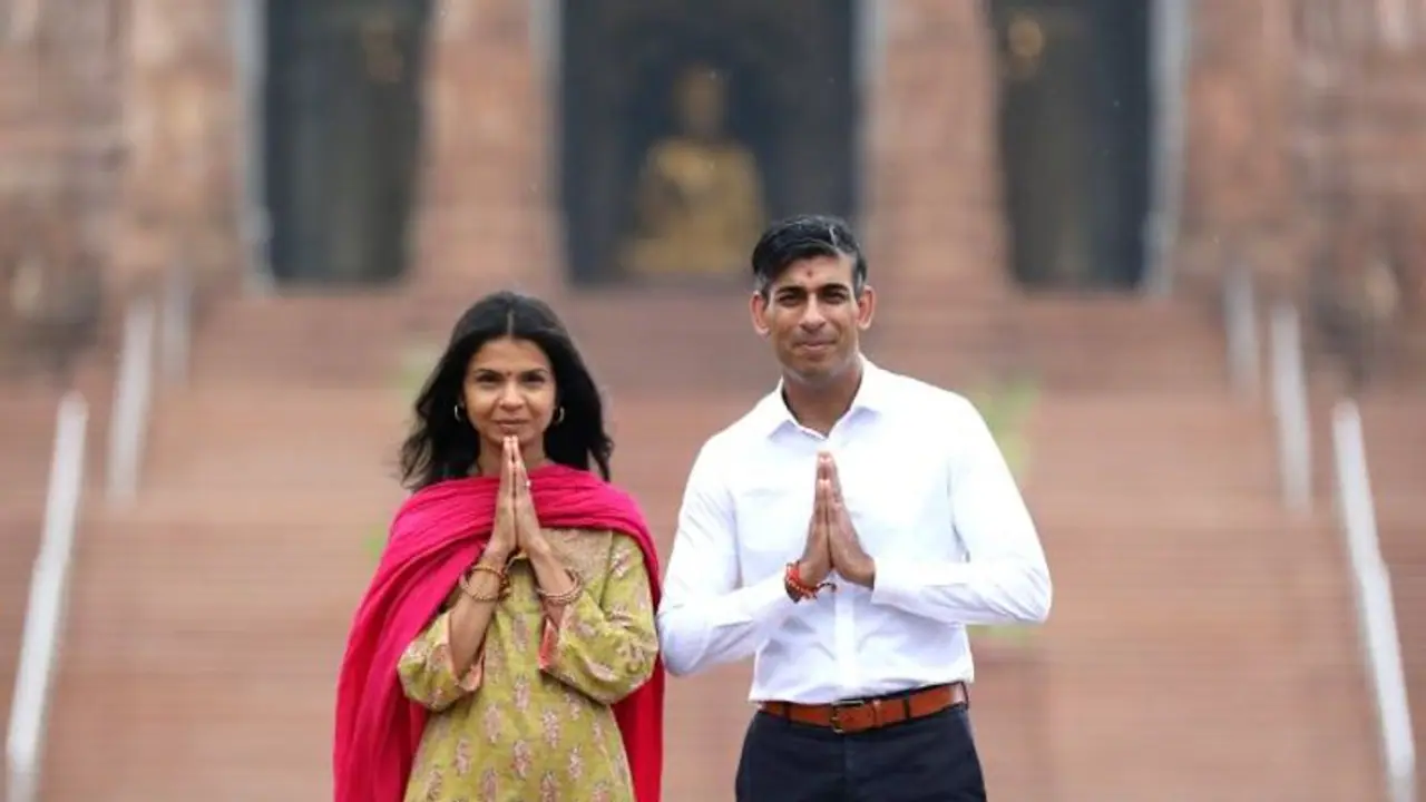 G20 Summit 2023: UK PM Rishi Sunak, wife Akshata Murty offer prayers at Delhi’s Akshardham Temple; see pics G20 Summit 2023: UK PM Rishi Sunak, wife Akshata Murty offer prayers at Delhi’s Akshardham Temple; see pics