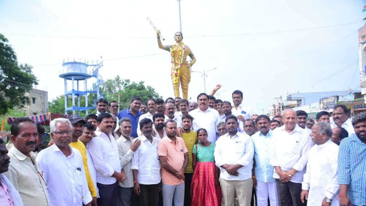 ''సబ్బండ వర్గాల ఆత్మగౌరవానికి, మహిళా చైతన్యానికి ప్రతీక చాకలి ఐలమ్మ..'' ''సబ్బండ వర్గాల ఆత్మగౌరవానికి, మహిళా చైతన్యానికి ప్రతీక చాకలి ఐలమ్మ..''