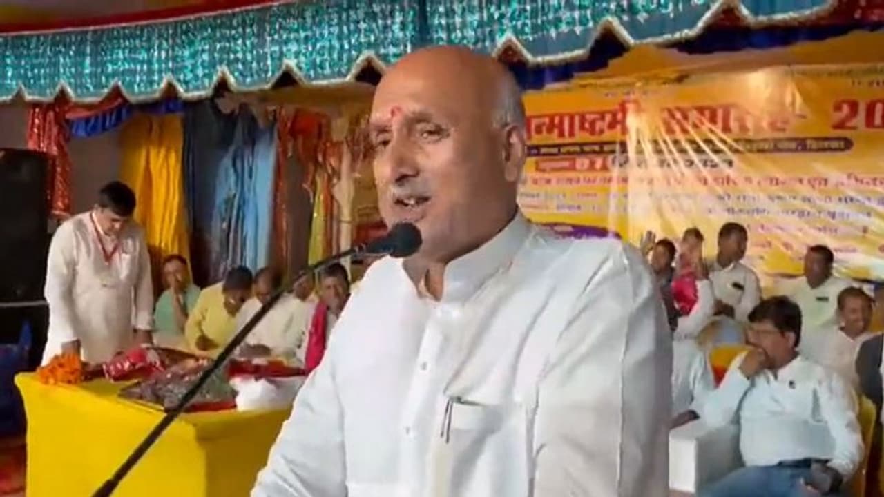 ముహమ్మద్ ప్రవక్త ఓ 'మర్యాద పురుషోత్తం'.. మరో సారి బీహార్ మంత్రి చంద్రశేఖర్ వివాదాస్పద వ్యాఖ్యలు (వీడియో) ముహమ్మద్ ప్రవక్త ఓ 'మర్యాద పురుషోత్తం'.. మరో సారి బీహార్ మంత్రి చంద్రశేఖర్ వివాదాస్పద వ్యాఖ్యలు (వీడియో)