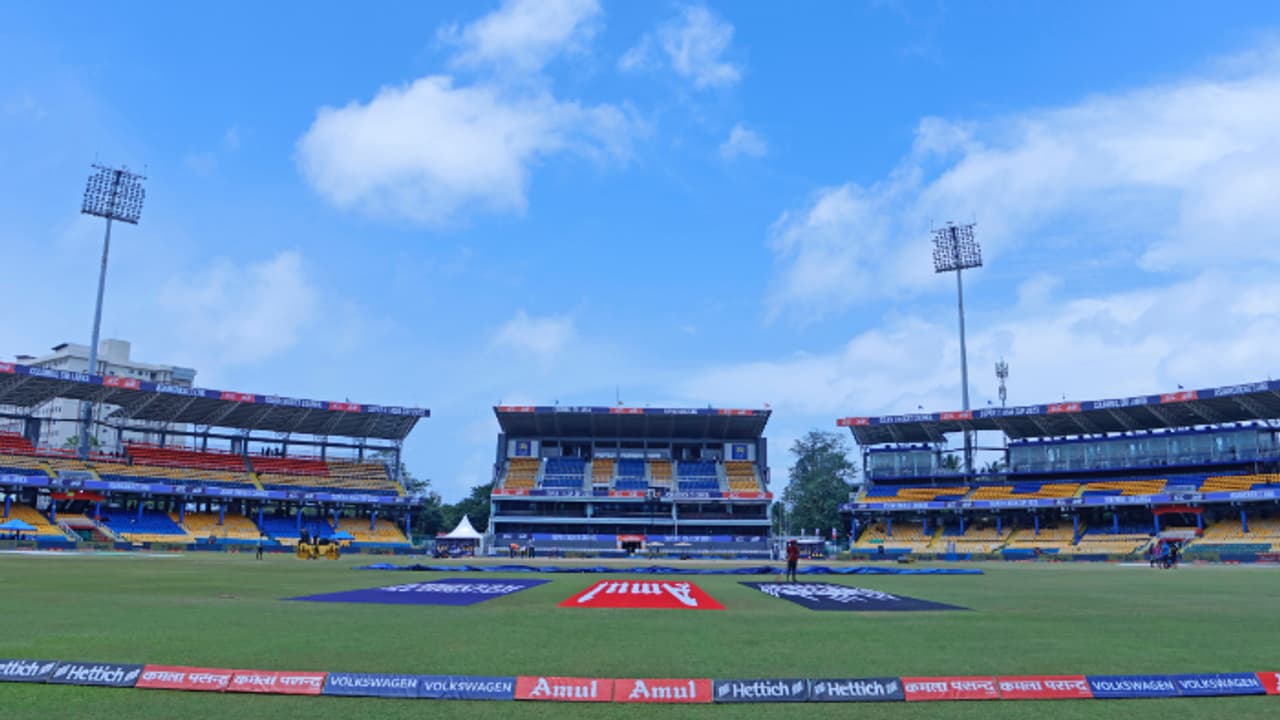 പ്രേമദാസയിൽ തോറ്റിട്ടില്ല; ഇന്ത്യ ഭയക്കുന്നത് ശ്രീലങ്കയുടെ ഈ റെക്കോർഡ്, ചരിത്രം തിരുത്തുമോ രോഹിത്തും സംഘവും പ്രേമദാസയിൽ തോറ്റിട്ടില്ല; ഇന്ത്യ ഭയക്കുന്നത് ശ്രീലങ്കയുടെ ഈ റെക്കോർഡ്, ചരിത്രം തിരുത്തുമോ രോഹിത്തും സംഘവും