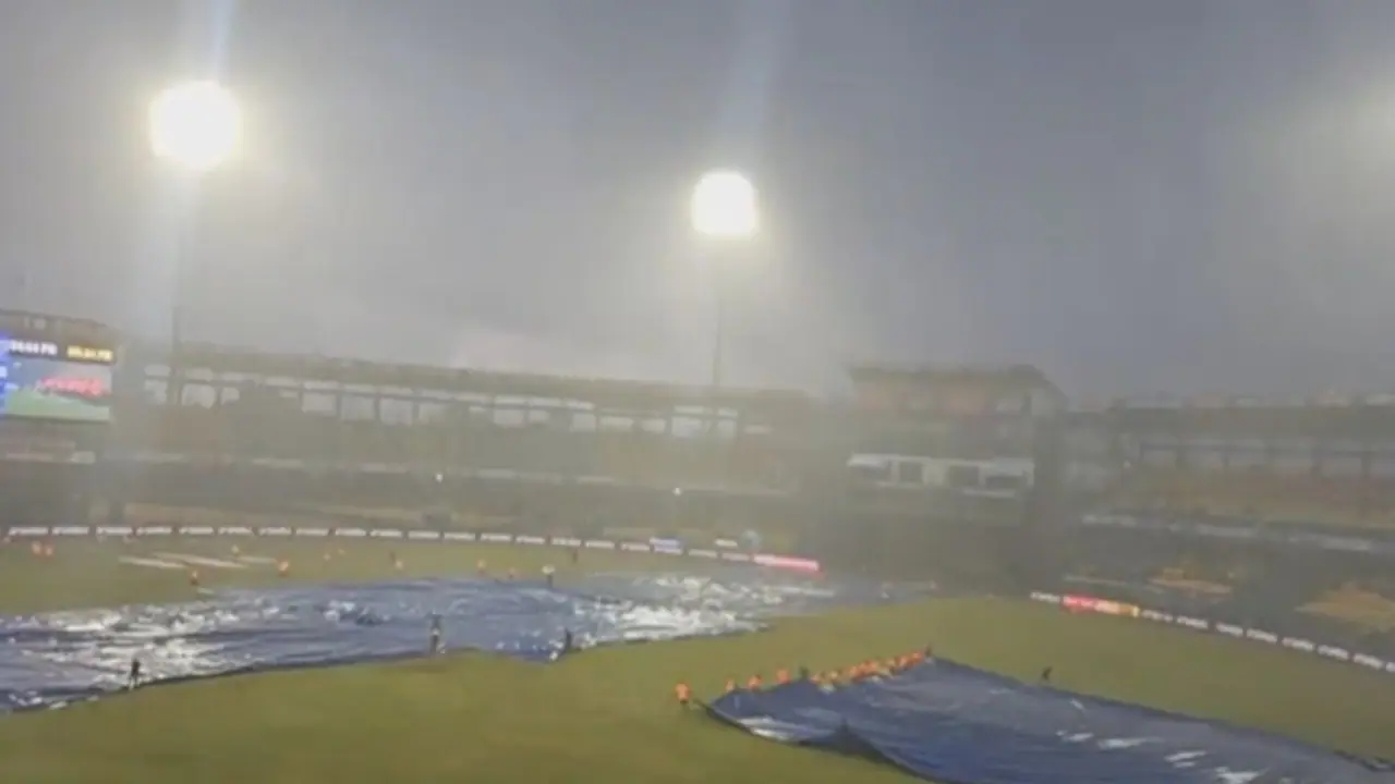 Pakistan vs India Super Fours: பலத்த காற்றுடன் கனமழை; இந்தியா – பாகிஸ்தான் போட்டி நிறுத்தம்! Pakistan vs India Super Fours: பலத்த காற்றுடன் கனமழை; இந்தியா – பாகிஸ்தான் போட்டி நிறுத்தம்!