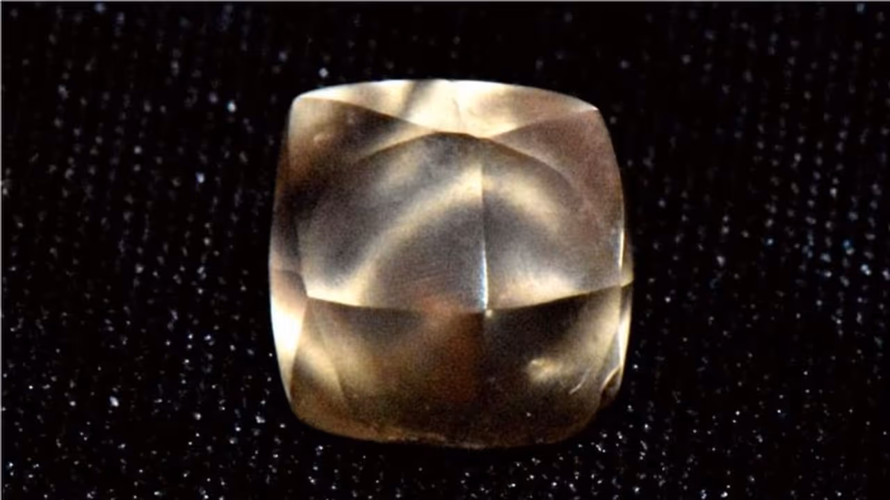 Big gem find! 7 year old girl discovers 2.95 carat diamond in Arkansas on her birthday Big gem find! 7 year old girl discovers 2.95 carat diamond in Arkansas on her birthday