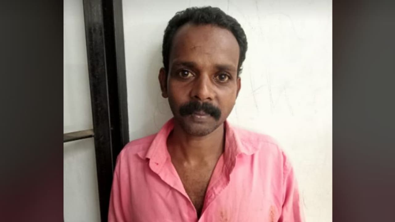 അയല്വാസിയെ വെട്ടിക്കൊല്ലാന് ശ്രമം; പീഡനക്കേസ് പ്രതി അറസ്റ്റില് അയല്വാസിയെ വെട്ടിക്കൊല്ലാന് ശ്രമം; പീഡനക്കേസ് പ്രതി അറസ്റ്റില്