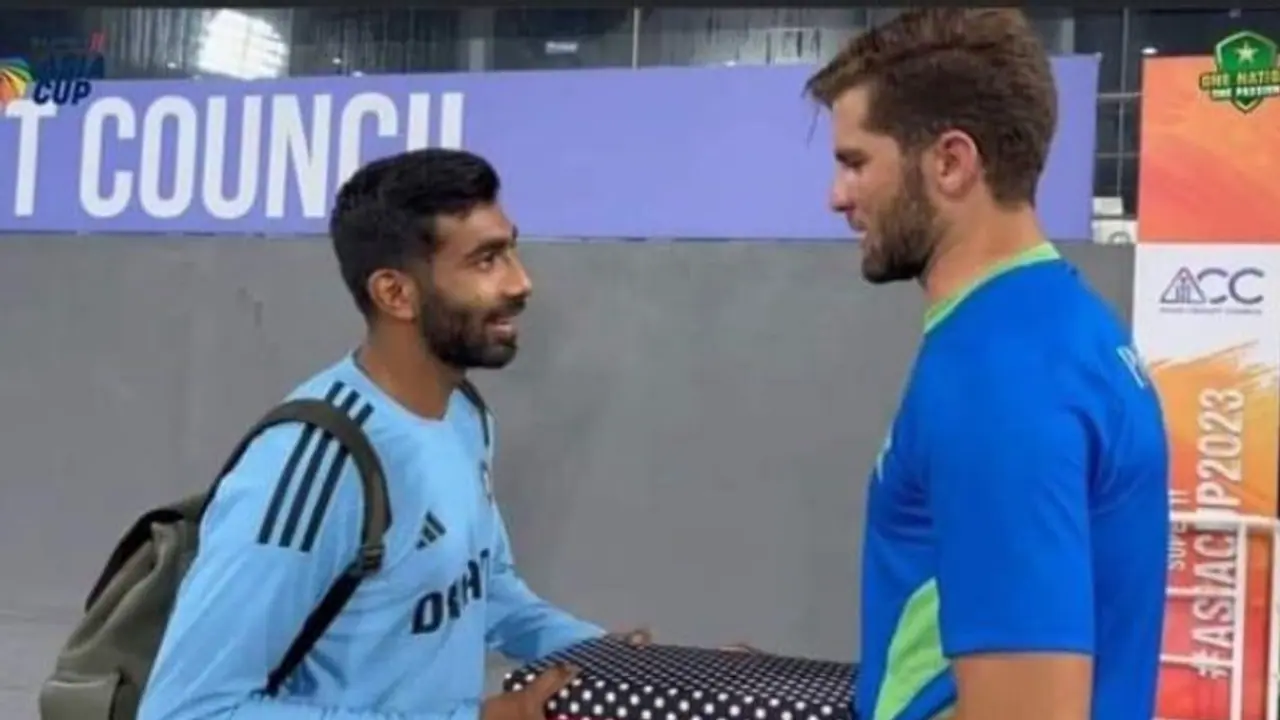  తండ్రైన బుమ్రా కి పాక్ క్రికెటర్ స్పెషల్ గిఫ్ట్..!