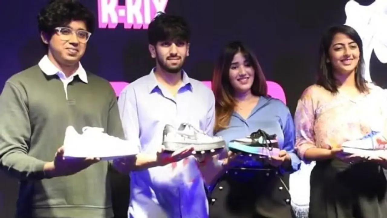 அரசியலில் நோ இன்ட்ரெஸ்ட்.. ஷூ பிசினஸ் துவங்கும் தயாநிதியின் வாரிசுகள் விலை கேட்டா லைட்டா தலை சுத்தும்! அரசியலில் நோ இன்ட்ரெஸ்ட்.. ஷூ பிசினஸ் துவங்கும் தயாநிதியின் வாரிசுகள் விலை கேட்டா லைட்டா தலை சுத்தும்!