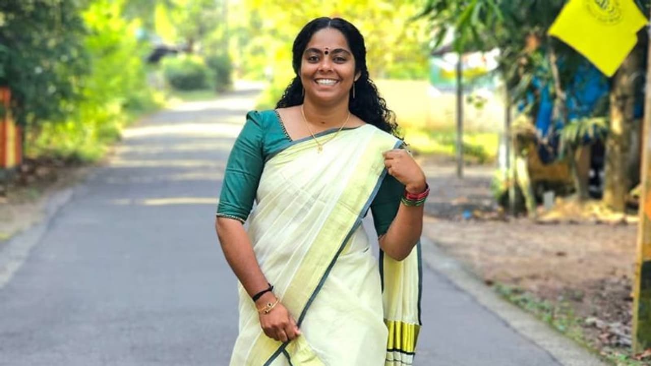 'നിങ്ങളെന്നെ സ്വീകരിച്ചത് കറവക്കാരി പേരിട്ട്'; ജെയ്ക്കിന്റെ പരാജയം, 2015മുതലുള്ള സൈബറാക്രമണത്തെക്കുറിച്ച് അരിത 'നിങ്ങളെന്നെ സ്വീകരിച്ചത് കറവക്കാരി പേരിട്ട്'; ജെയ്ക്കിന്റെ പരാജയം, 2015മുതലുള്ള സൈബറാക്രമണത്തെക്കുറിച്ച് അരിത