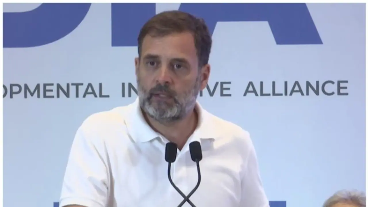 തന്റെ ലോക്സഭാംഗത്വം റദ്ദാക്കിയത് അദാനി മോദി ബന്ധം ചോദ്യം ചെയ്തതിന്: രാഹുൽ ഗാന്ധി തന്റെ ലോക്സഭാംഗത്വം റദ്ദാക്കിയത് അദാനി മോദി ബന്ധം ചോദ്യം ചെയ്തതിന്: രാഹുൽ ഗാന്ധി