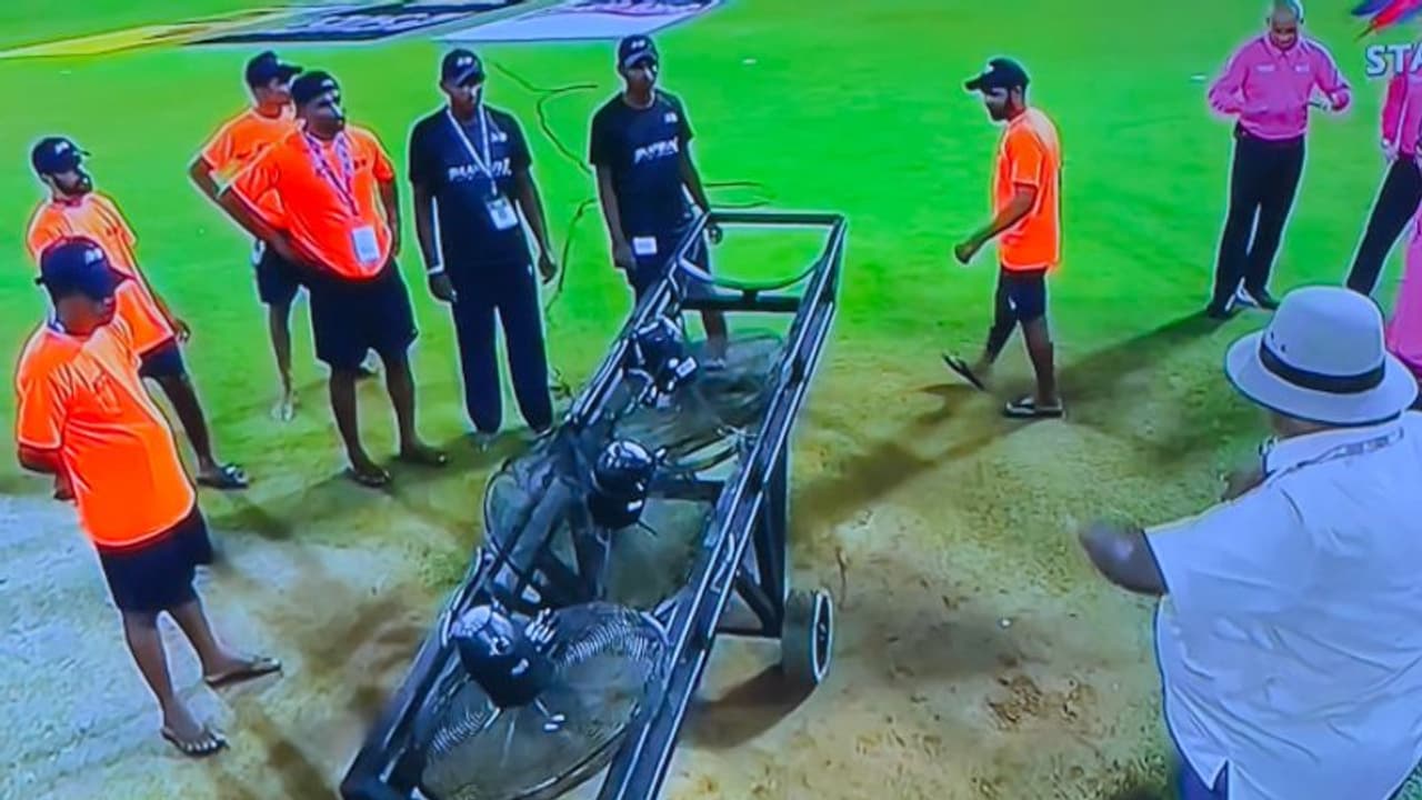 PAK vs IND: இப்படியொரு கண்டுபிடிப்பா, நன்றியற்ற வேலையைச் செய்யும் மைதான ஊழியர்கள் – ரவிச்சந்திரன் அஸ்வின்! PAK vs IND: இப்படியொரு கண்டுபிடிப்பா, நன்றியற்ற வேலையைச் செய்யும் மைதான ஊழியர்கள் – ரவிச்சந்திரன் அஸ்வின்!