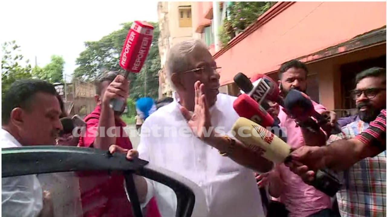 'ഇഡി വിളിച്ചതിനാൽ വന്നു', കരുവന്നൂർ കേസിൽ എ സി മൊയ്തീൻ അടക്കം സിപിഎം നേതാക്കൾ ഇഡിക്ക് മുന്നിൽ 'ഇഡി വിളിച്ചതിനാൽ വന്നു', കരുവന്നൂർ കേസിൽ എ സി മൊയ്തീൻ അടക്കം സിപിഎം നേതാക്കൾ ഇഡിക്ക് മുന്നിൽ