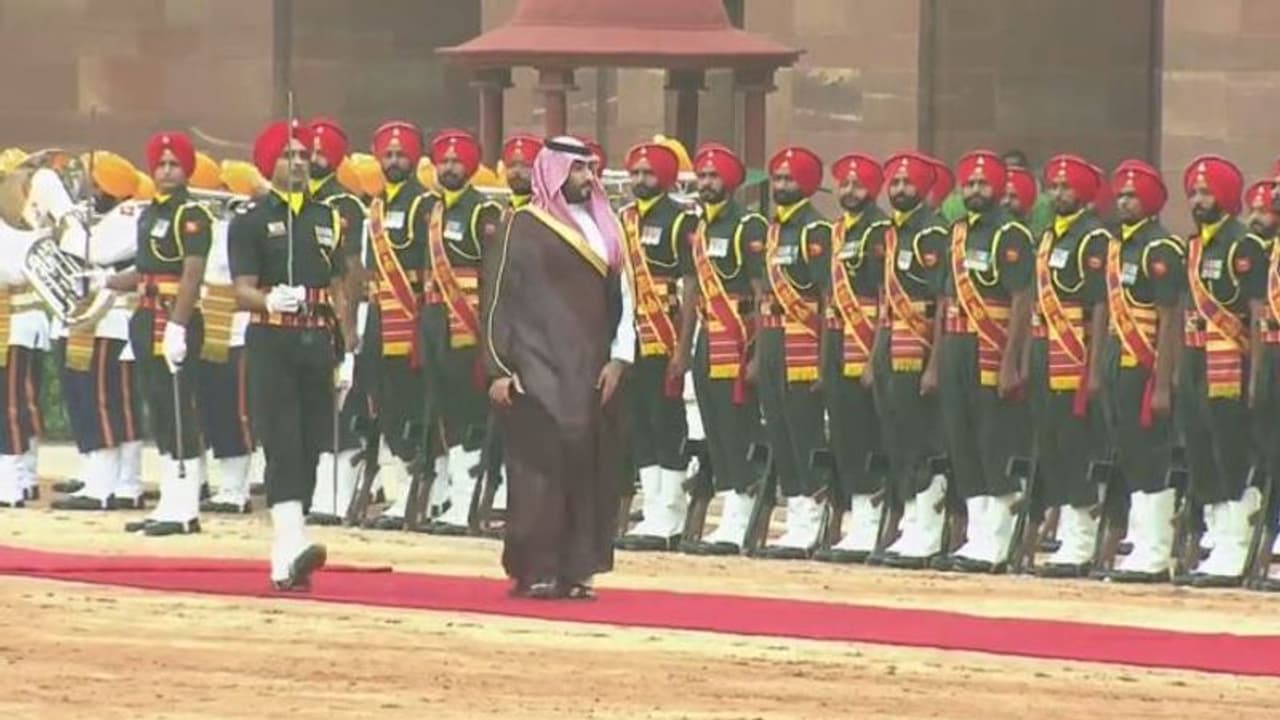 Saudi Arabia Crown Prince Mohammed bin Salman accorded ceremonial welcome at Rashtrapati Bhavan (WATCH) Saudi Arabia Crown Prince Mohammed bin Salman accorded ceremonial welcome at Rashtrapati Bhavan (WATCH)