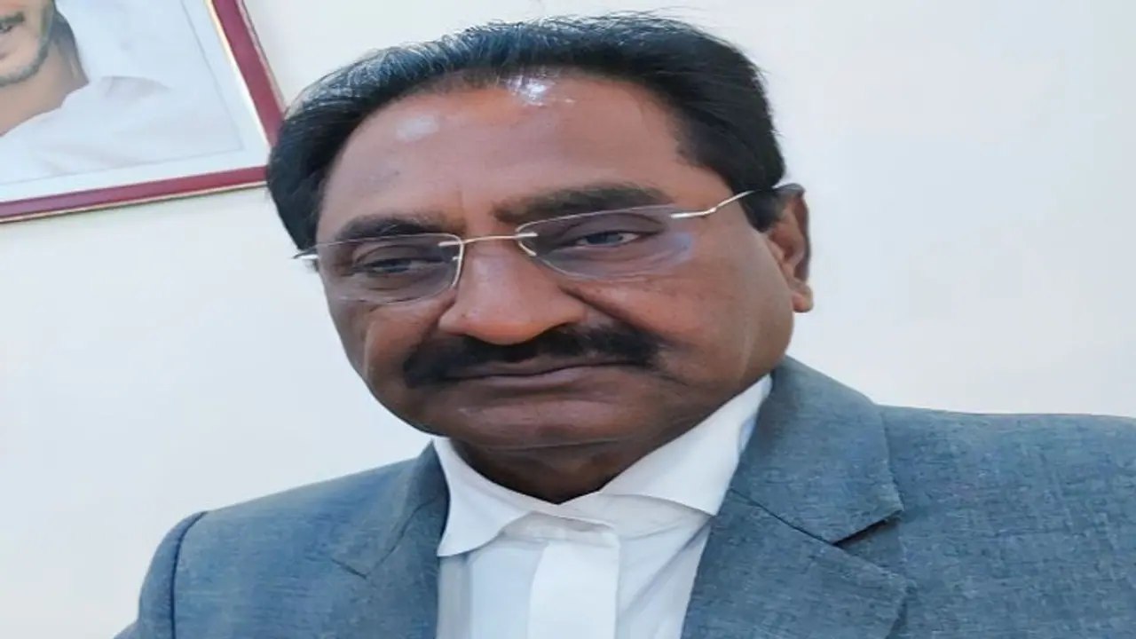 బుట్టలో వేసుకో.. పడకపోతే బురద చల్లు, ఇదే ఆ ఛానెల్స్ తీరు : పొన్నవోలు సుధాకర్ రెడ్డి ఆగ్రహం బుట్టలో వేసుకో.. పడకపోతే బురద చల్లు, ఇదే ఆ ఛానెల్స్ తీరు : పొన్నవోలు సుధాకర్ రెడ్డి ఆగ్రహం