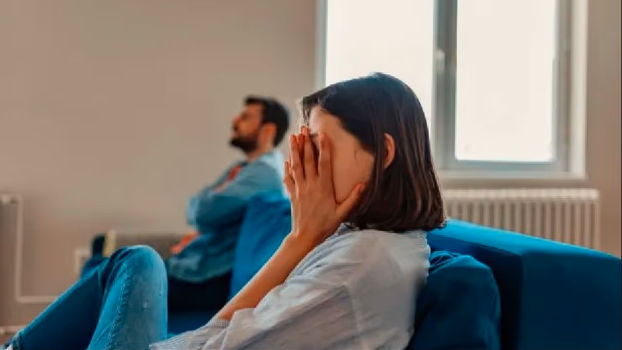 ಗಿಲ್ಟ್ ಫೀಲ್ ಮಾಡಿಕೊಳ್ಳೋದು ಬೇಕಾ? ಏನು ಮಾಡಿದ್ರೆ ಲೈಫ್ ಬಿಂದಾಸ್ ಇರುತ್ತೆ? ಗಿಲ್ಟ್ ಫೀಲ್ ಮಾಡಿಕೊಳ್ಳೋದು ಬೇಕಾ? ಏನು ಮಾಡಿದ್ರೆ ಲೈಫ್ ಬಿಂದಾಸ್ ಇರುತ್ತೆ?